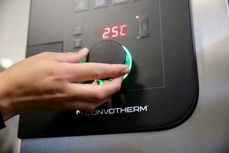 convotherm_combi_oven_hygienic_solutions_easyDial.jpg
